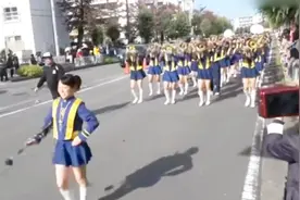 日本中学生阅兵表演，真是花样百出，怎么都不注意排面呢？视频封面