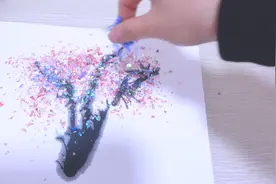 全程不用笔的DIY镭射纸手抄报，成品在阳光下可以发光简直惊艳了视频封面