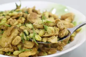 清香的茉莉花，闻完了就把它吃掉