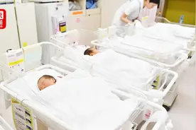 生育率崩溃？日本今年新生人口或跌破90万视频封面