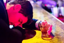 快速解酒的正确方法是它？避免那些土法解酒的坑视频封面