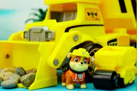 汪汪队立大功玩具：小力的多功能终极工程车视频封面