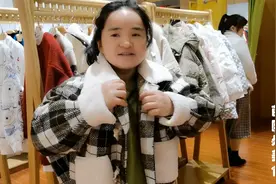 苗大姐逛街买新衣服，要买性感一点，为了减肥的时候穿视频封面