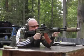 原AK-74基础上改进而来，以可靠耐用著称，这支AK-12你了解多少？视频封面