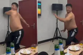 220斤男子酒后跳舞惊艳全场，网友：身似烤鸭，神似鸿雁视频封面