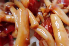 蟹味菇和面条一起做，原来这么好吃，每次做一锅，三碗不够吃！
