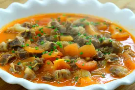 西红柿炖牛肉不要乱炖，掌握这个正确的步骤，牛肉软烂鲜香特好吃