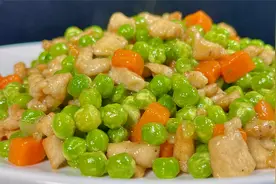 豌豆炒肉丁简单美味的做法，营养丰富，鲜香入味，拌米饭太好吃了视频封面