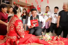 山东一护士嫁医院一院长，新娘太漂亮了，新郎高调迎娶视频封面