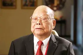 85岁香港富豪曾宪梓叶落归根梅州病逝，家财25亿不给儿子捐给国家视频封面