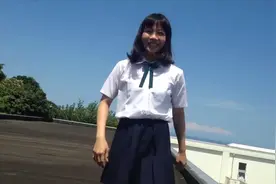 日本高中女生穿裙子上演神级跑酷 网友称忍者附身视频封面