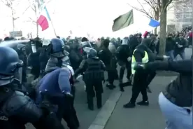 法国示威游行不断 抗议者聚集巴黎，警方动用催泪瓦斯驱赶视频封面