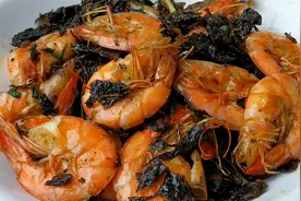 1把茶叶，1斤大虾，教你没吃过的做法，茶香四溢，比油焖的好吃