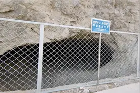 被废弃的煤矿井口是这样的，里面竟然还有毒气！视频封面