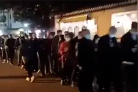 广州白云区凌晨通报1例核酸检测阳性人员，市民连夜排队核酸检测视频封面