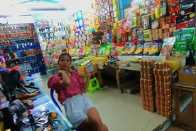 实拍云南河口中越阳光边贸城，看看里面都卖些什么越南特色产品？视频封面