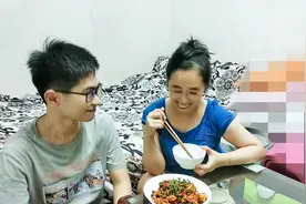 两个琵琶腿,几根辣椒,一点点藤椒,这样做最好吃,一周吃十次