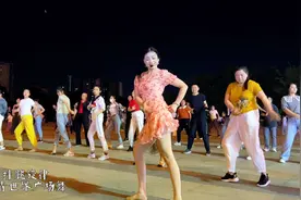 河南一广场帅哥美女尬舞，个个颜值爆表，令人赏心悦目视频封面