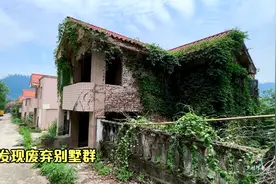 重庆大山发现大量荒废别墅，为啥没人住了呢，还有不少废弃车辆视频封面