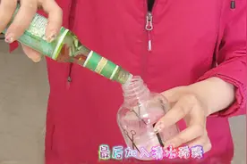 运动鞋没穿几天就脏？不需要用水泡，简单一招，刷的干净不变形！