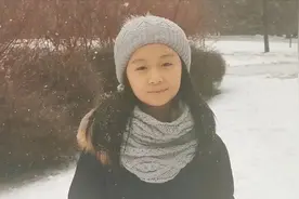 感人！10岁女孩翻唱俄罗斯歌曲《多想活着》为中国加油