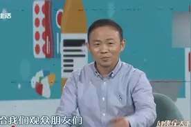 牙线你真的会用吗？医生现场演示牙线用法，涨知识了丨健康行天