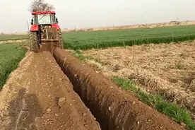 开沟神器来了，深浅和宽度可调节效率还高，地埋管地埋线都用得上