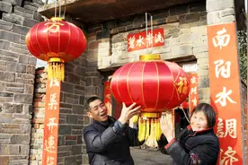 农村大门口挂灯笼的讲究，挂错穷三代，所挂方位很重要视频封面