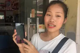 手机居然会自动打电话出去，真是受不了他，小凤下定决心今天换它视频封面