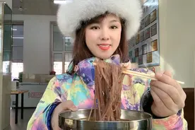 鸡西最有名的美食“鸡西大冷面”本地人离不开它，南方人吃不习惯视频封面