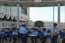 日本兵库县警察音乐队演奏《名侦探柯南》主题曲如果有你在身边视频封面