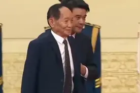 袁隆平被称为杂交水稻之父，他解决了中国乃至世界的温饱问题视频封面