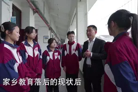 15年了！曾背母上大学感动中国的他怎样了视频封面