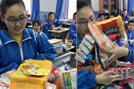 学霸两次月考全县第一，班主任的奖励让同学们羡慕不已视频封面