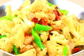 厨师长分享干锅花菜家常做法，不用干锅酱，花菜照样干香脆嫩