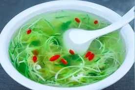 “榨菜肉丝汤”家常做法，汤鲜味美，清淡清爽又清香，简单接地气视频封面