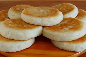 家人最爱吃的发面糖饼，步骤讲解细致，像面包一样柔软蓬松视频封面