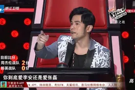 好声音：小伙深情演唱《爱我还是他》，周杰伦不接话那英又得被骂视频封面