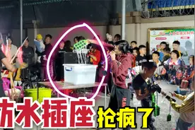 海南街头售卖的防水插座，放水里也没电太神奇了，什么原理？视频封面