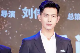 李现王紫璇恋情曝光？两人健身逛展细节被扒出，共用情侣卡通贴纸视频封面