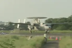 岛内民众目睹台空军各基地战机接连紧急起飞视频封面