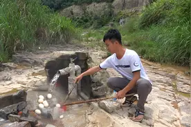 大山里一个天然温泉，水温高达90度，煮鸡蛋只需要8分钟视频封面