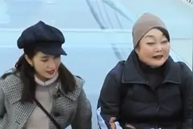 外国游客来张家界：体验玻璃栈道，望着大峡谷吓的不轻视频封面