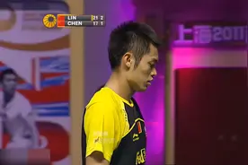 林丹三层别墅内景罕见曝光 与友人合影对镜比耶笑容满面视频封面