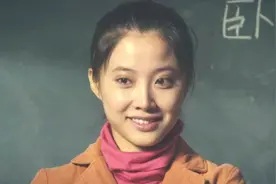 路开课堂上回答老师的问题，把老师都逗乐了，这熊孩子还能管吗视频封面