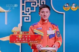 会当凌绝顶，一览众山小！为坚守泰山之巅上背诗的消防员点赞