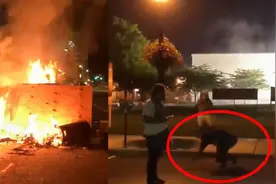 现场！美国宾州一示威者被橡胶弹击中要害 倒地打滚痛苦大叫不止