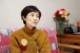 致力慈善30年！王娅用爱心照亮了寒门学子求学路视频封面