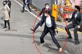 飞身一跃！为朴槿惠挡酒瓶的女保镖走红 韩网友：帅气视频封面