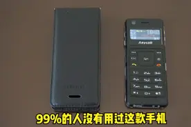 阿龙在网上淘了一部超薄双面屏手机，音质挺好，拿在手里爱不释手视频封面